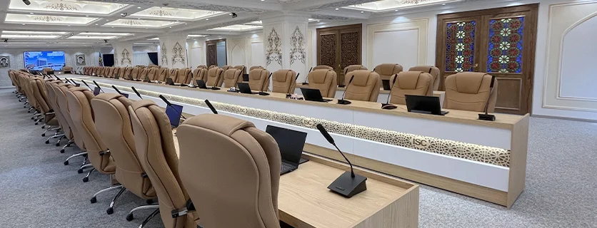 میکروفون کنفرانس در سالن کنفرانس ایرانی